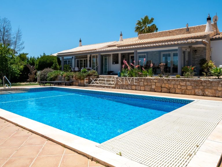 Villa for Sale in Carvoeiro, Algarve 1