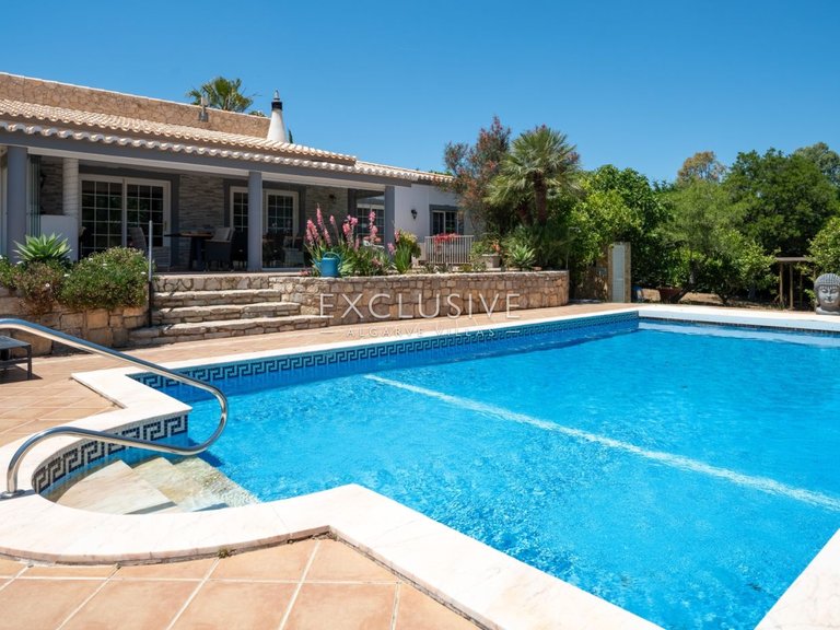Villa for Sale in Carvoeiro, Algarve 17