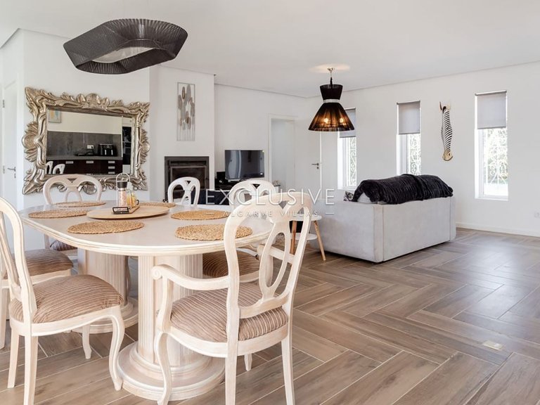 Villa for Sale in Carvoeiro, Algarve 31