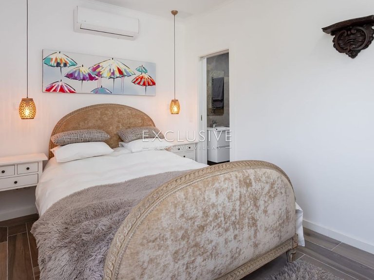Villa for Sale in Carvoeiro, Algarve 32