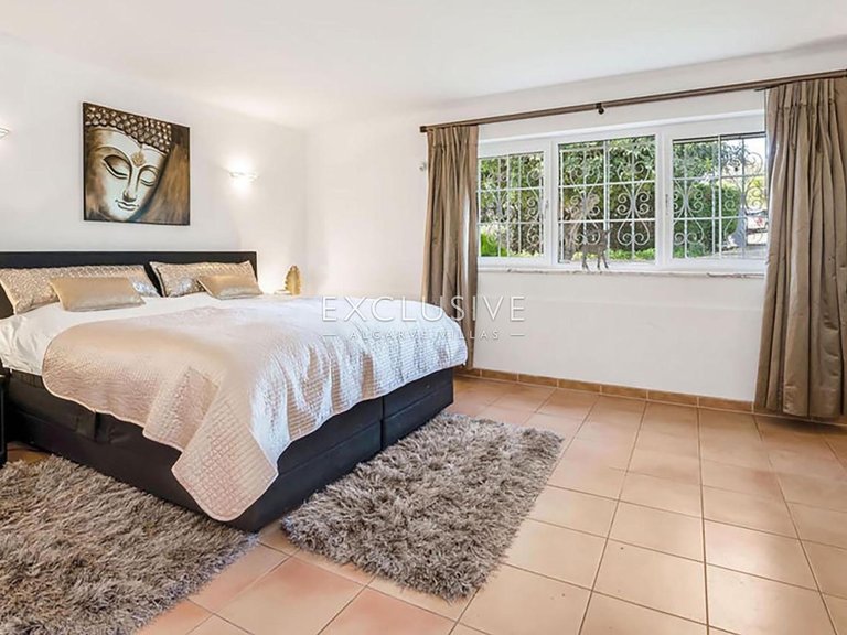 Villa for Sale in Carvoeiro, Algarve 18