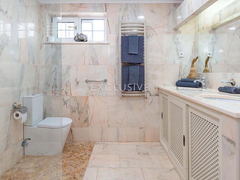 Villa for Sale in Carvoeiro, Algarve 20