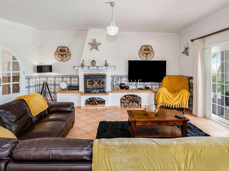 Villa for Sale in Carvoeiro, Algarve 11