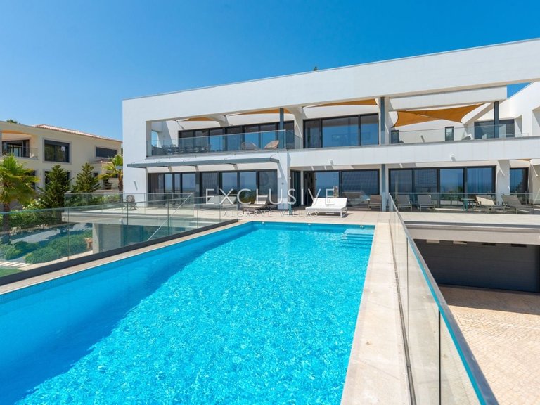Villa for Sale in Praia Da Luz, Algarve 22