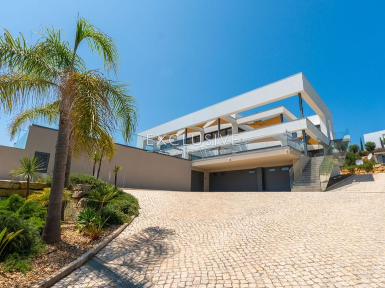 Villa for Sale in Praia Da Luz, Algarve 27