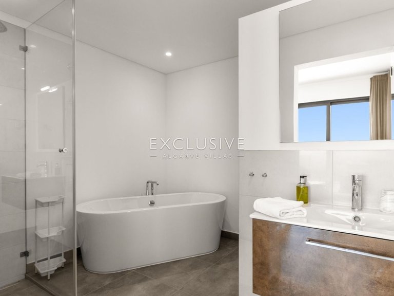 Villa for Sale in Praia Da Luz, Algarve 15