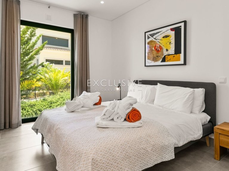 Villa for Sale in Praia Da Luz, Algarve 18