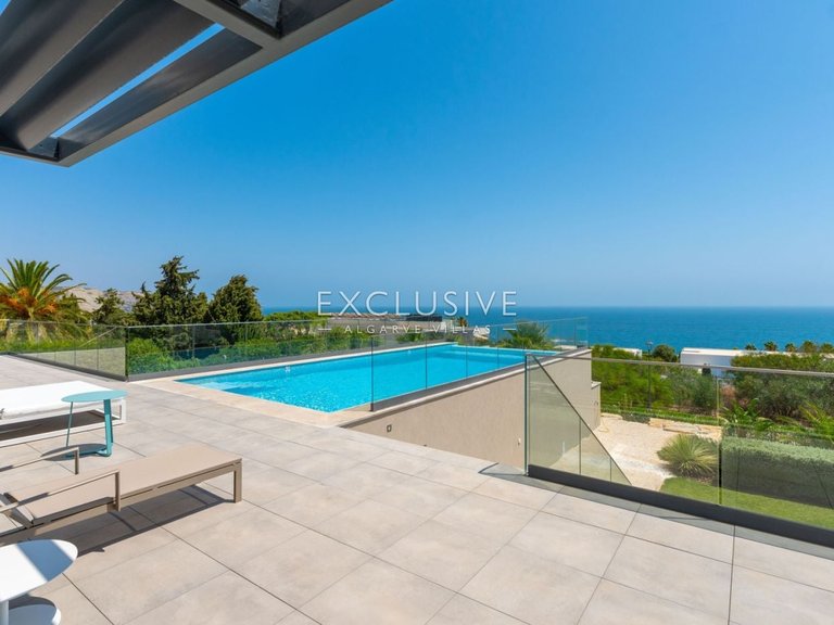Villa for Sale in Praia Da Luz, Algarve 3
