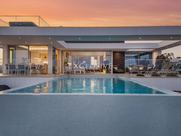 Villa for Sale in Lagos, Algarve 1