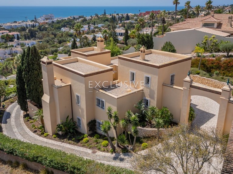 Villa for Sale in Praia Da Luz, Algarve 36