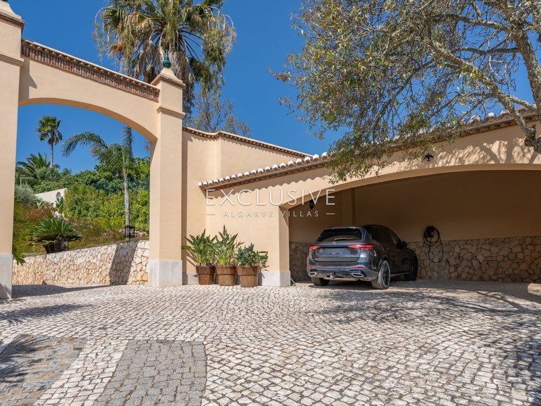 Villa for Sale in Praia Da Luz, Algarve 37