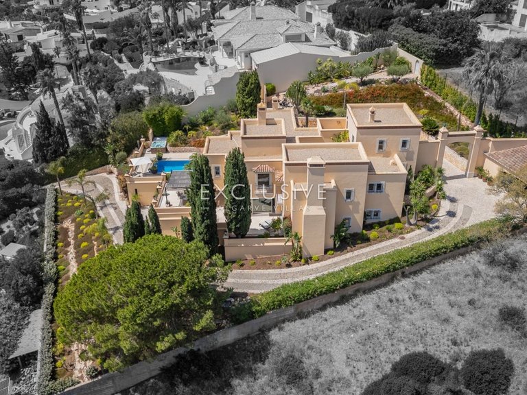 Villa for Sale in Praia Da Luz, Algarve 35