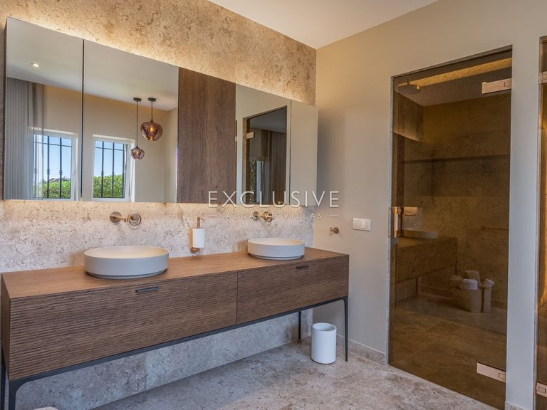 Villa for Sale in Praia Da Luz, Algarve 18