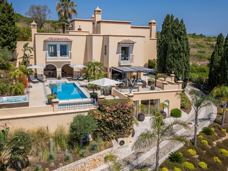 Villa for Sale in Praia Da Luz, Algarve 23