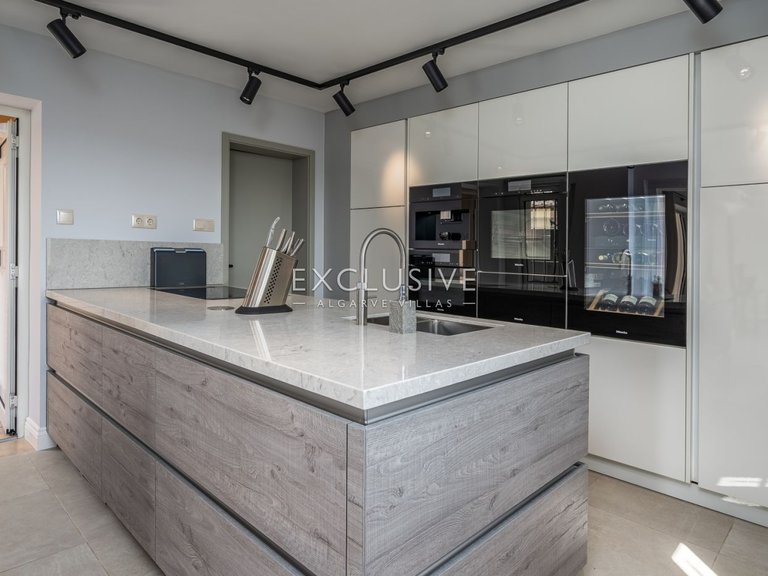 Villa for Sale in Praia Da Luz, Algarve 11