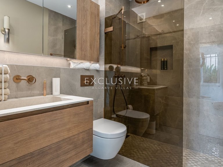 Villa for Sale in Praia Da Luz, Algarve 16