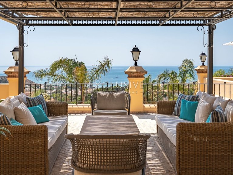 Villa for Sale in Praia Da Luz, Algarve 1