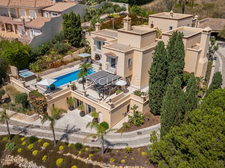 Villa for Sale in Praia Da Luz, Algarve 3