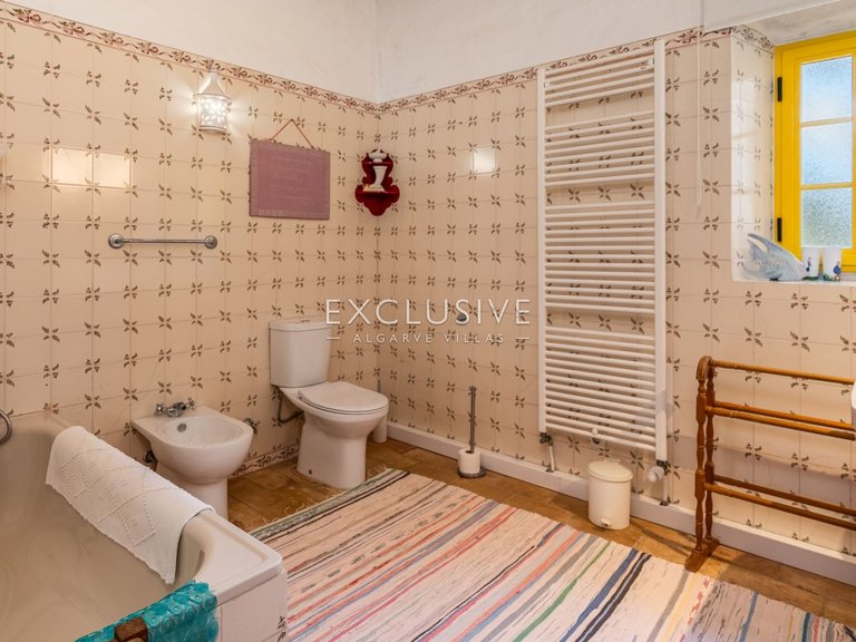 Villa for Sale in Bensafrim, Algarve 40