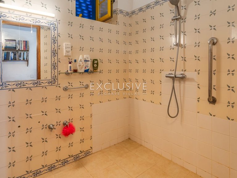 Villa for Sale in Bensafrim, Algarve 41