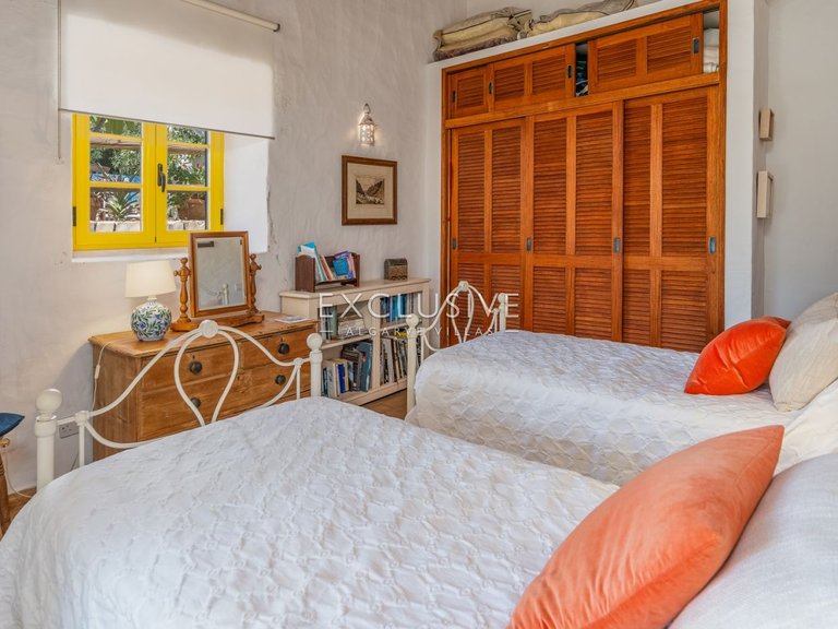 Villa for Sale in Bensafrim, Algarve 37