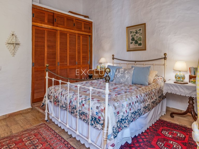 Villa for Sale in Bensafrim, Algarve 39