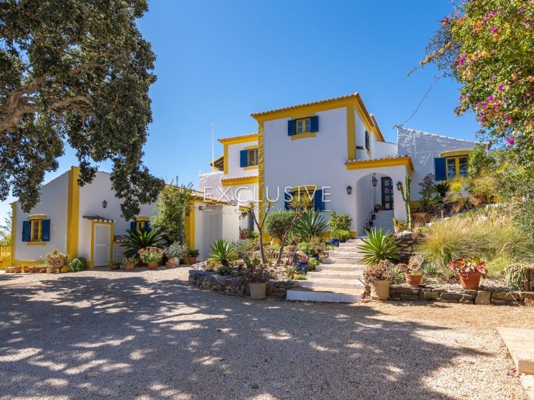 Villa for Sale in Bensafrim, Algarve 11