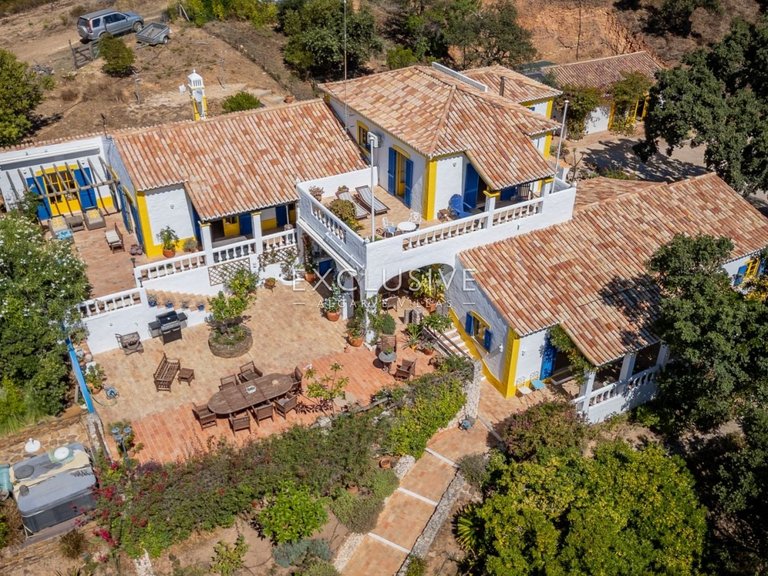 Villa for Sale in Bensafrim, Algarve 1
