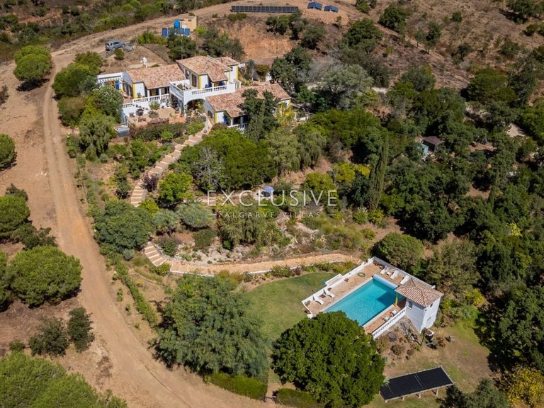 Villa for Sale in Bensafrim, Algarve 3