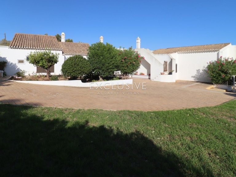 Villa for Sale in Carvoeiro, Algarve 6
