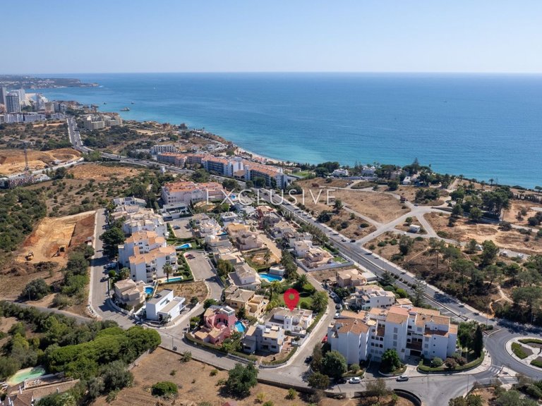 Villa for Sale in PortimÃo, Algarve 2