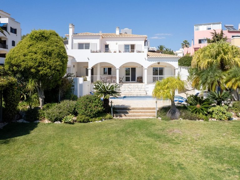 Villa for Sale in PortimÃo, Algarve 3