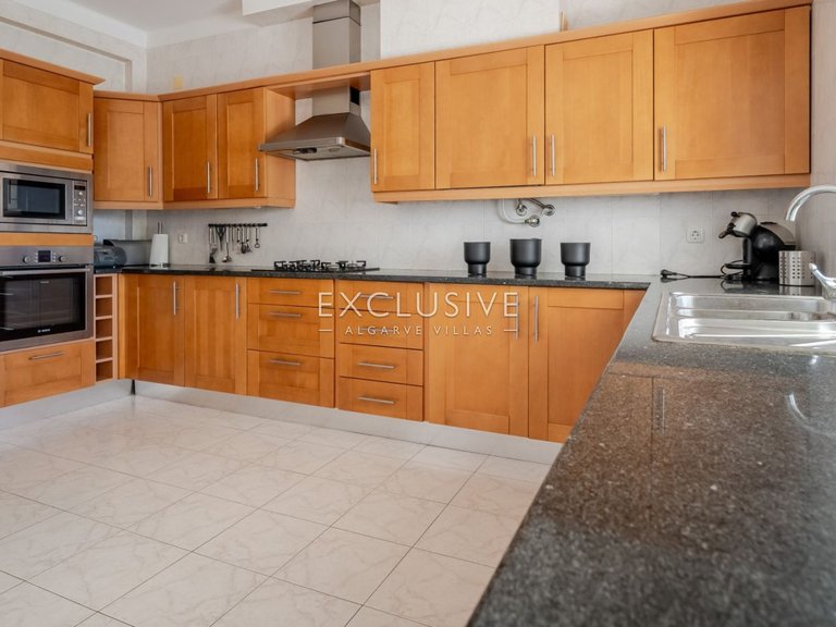 Villa for Sale in PortimÃo, Algarve 10
