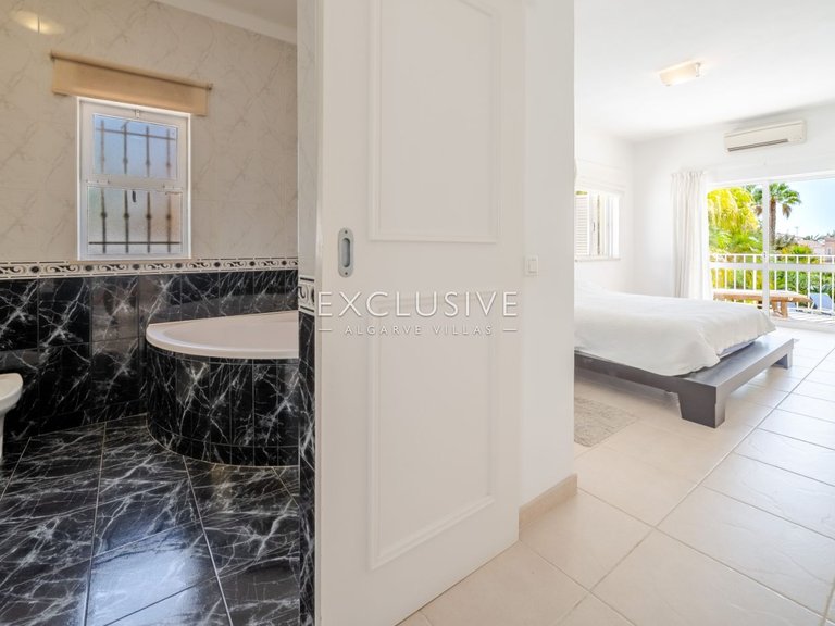 Villa for Sale in PortimÃo, Algarve 15