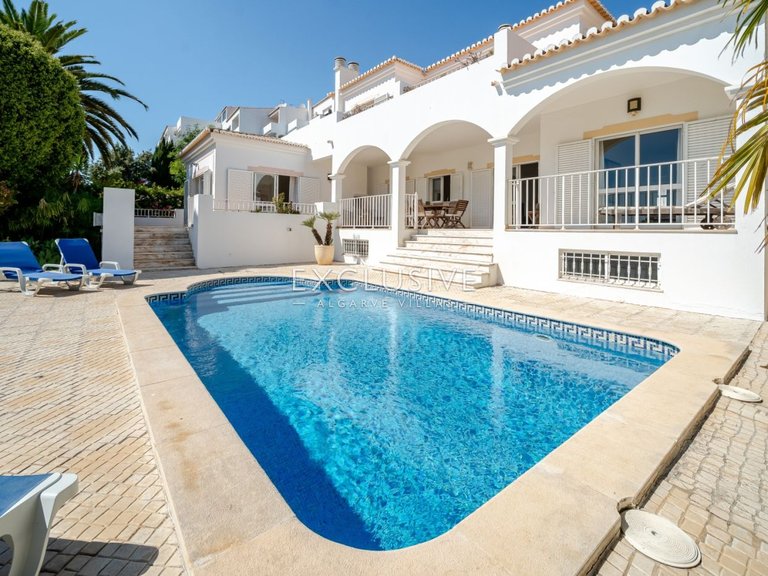 Villa for Sale in PortimÃo, Algarve 4