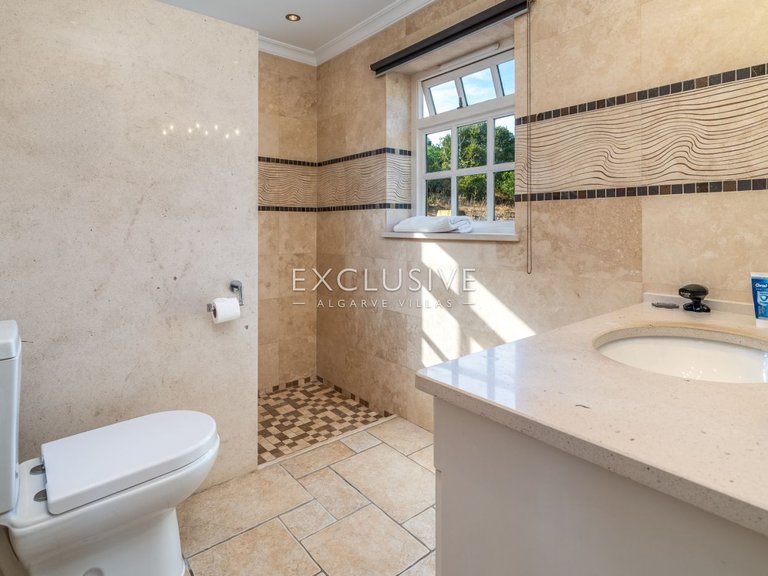 Villa for Sale in Praia Da Luz, Algarve 35