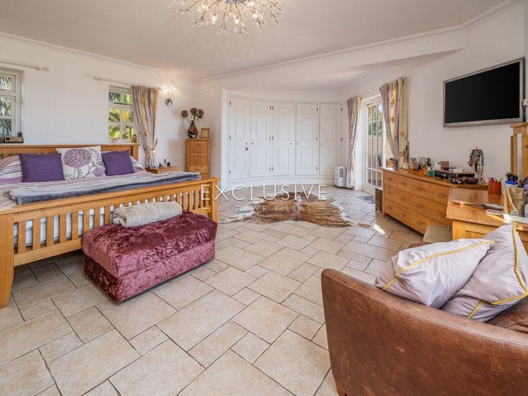 Villa for Sale in Praia Da Luz, Algarve 30