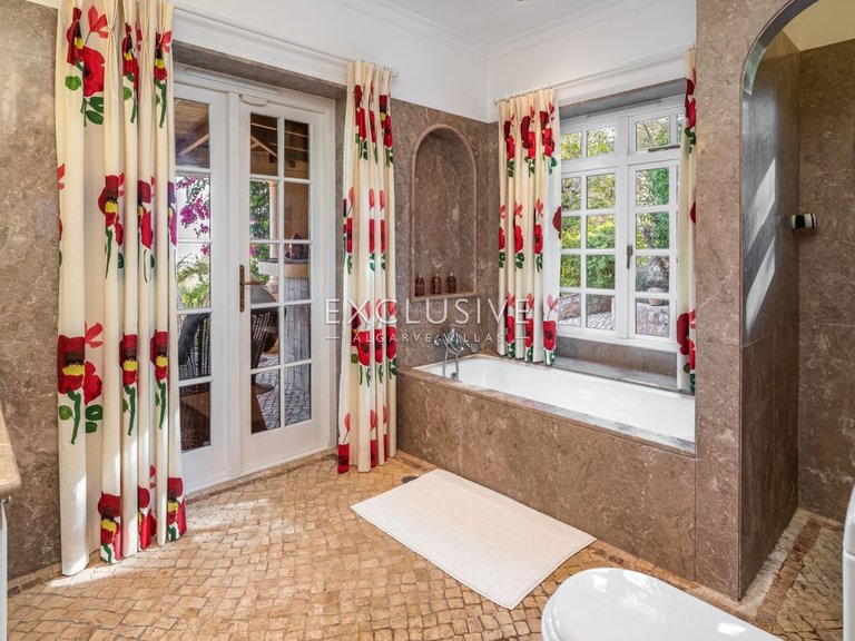Villa for Sale in Praia Da Luz, Algarve 32