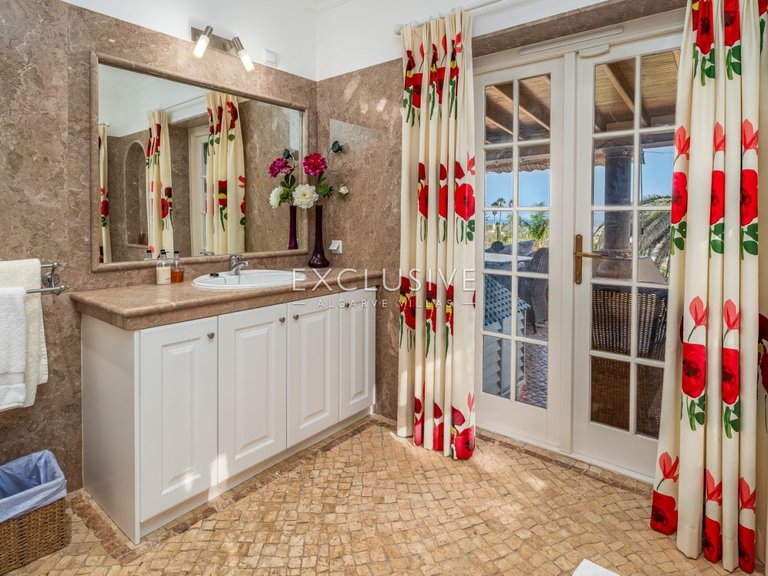 Villa for Sale in Praia Da Luz, Algarve 33