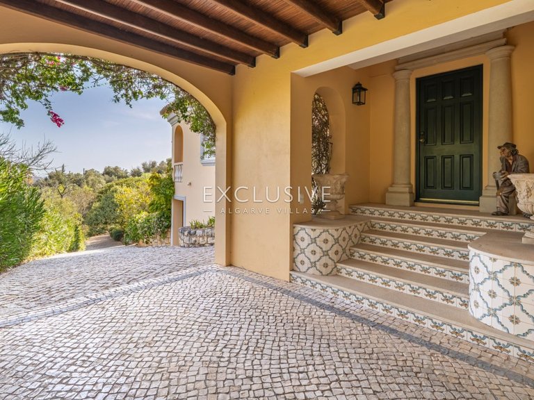 Villa for Sale in Praia Da Luz, Algarve 5