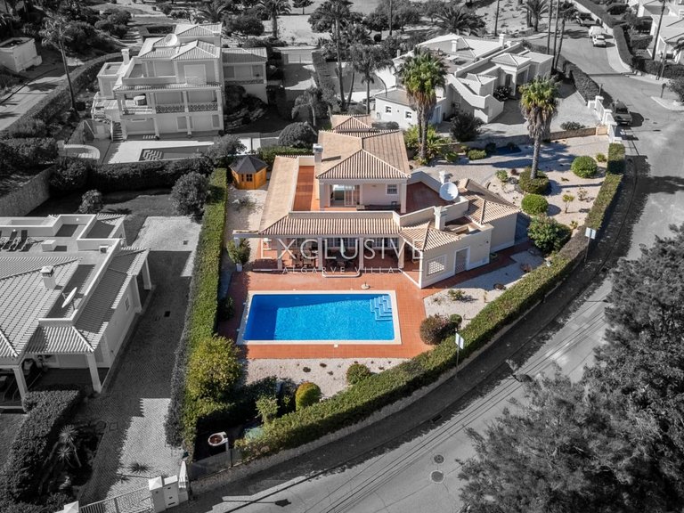 Villa for Sale in Carvoeiro, Algarve 34