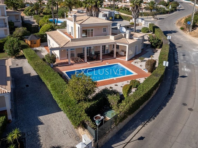 Villa for Sale in Carvoeiro, Algarve 3
