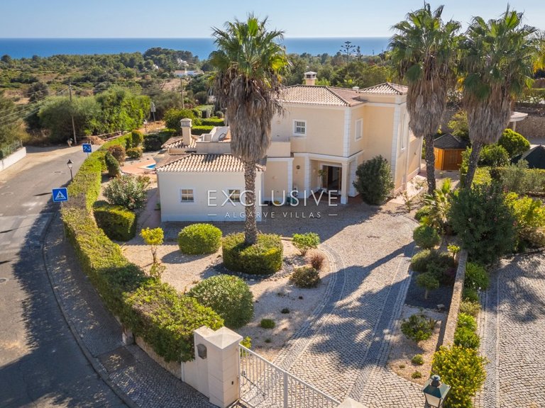 Villa for Sale in Carvoeiro, Algarve 4