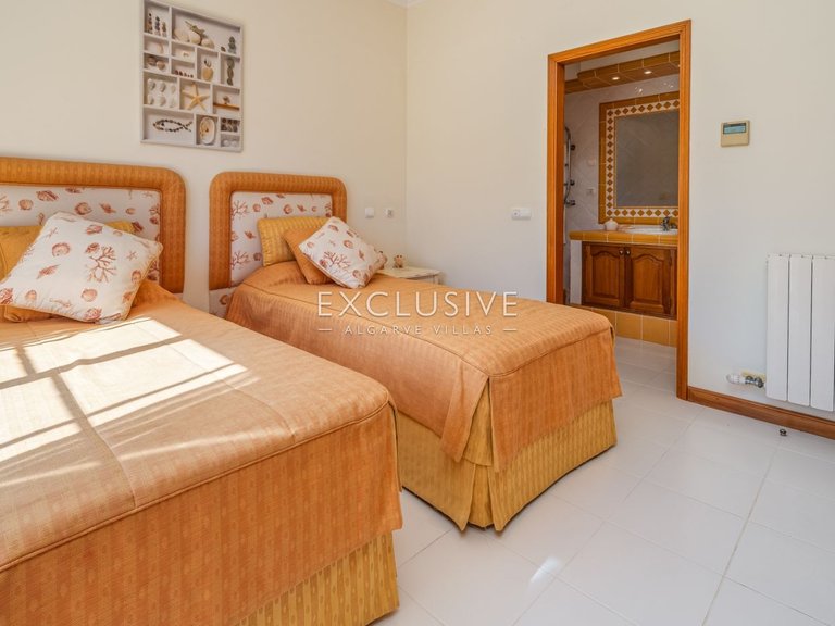 Villa for Sale in Carvoeiro, Algarve 19