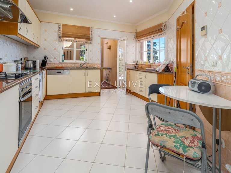 Villa for Sale in Carvoeiro, Algarve 10