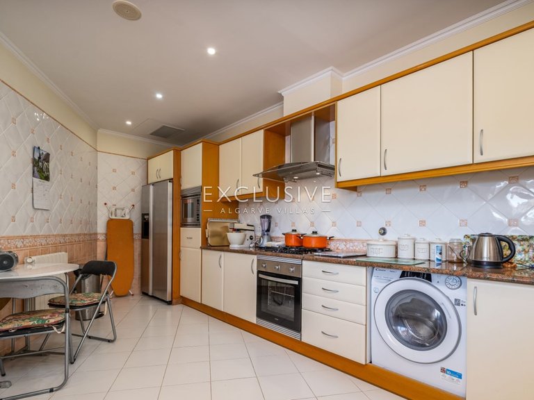 Villa for Sale in Carvoeiro, Algarve 9