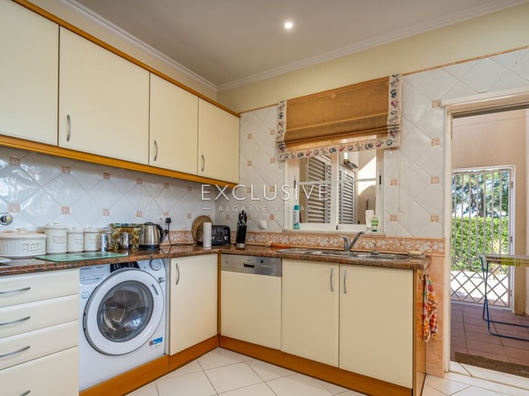 Villa for Sale in Carvoeiro, Algarve 11
