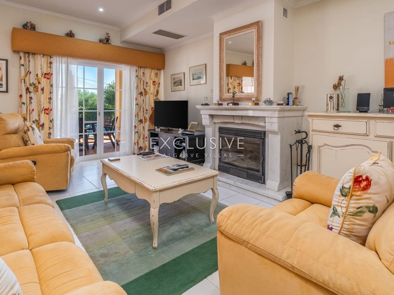 Villa for Sale in Carvoeiro, Algarve 7