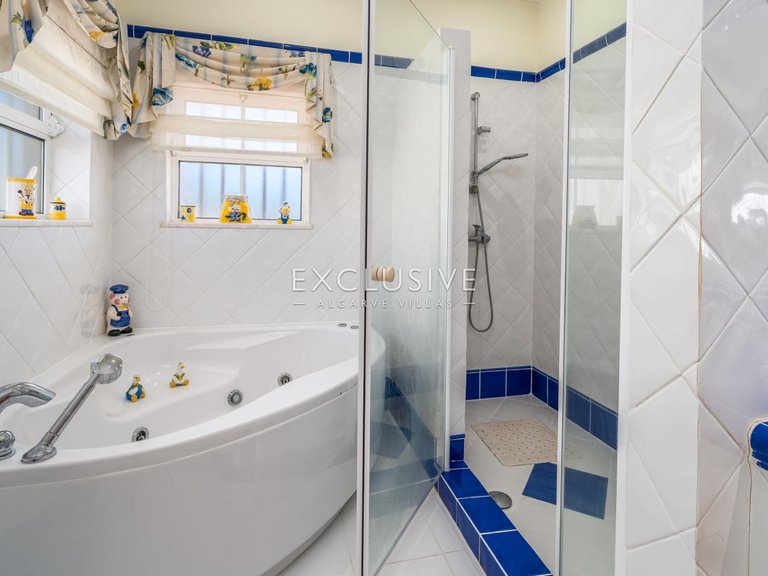 Villa for Sale in Carvoeiro, Algarve 28