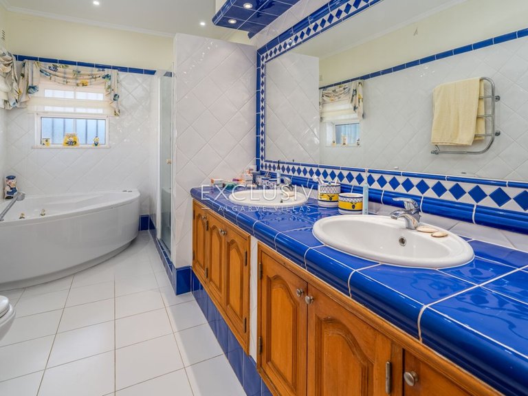 Villa for Sale in Carvoeiro, Algarve 27